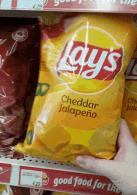 Lays Cheddar Jalapeno GIF - Lays Cheddar Jalapeno Chips GIFs