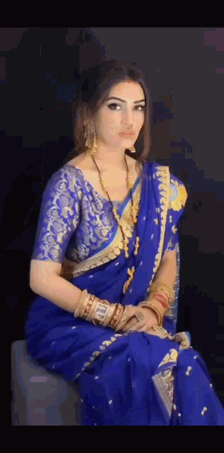 Saree Saree Woman GIF - Saree Saree Woman Marathi Woman GIFs