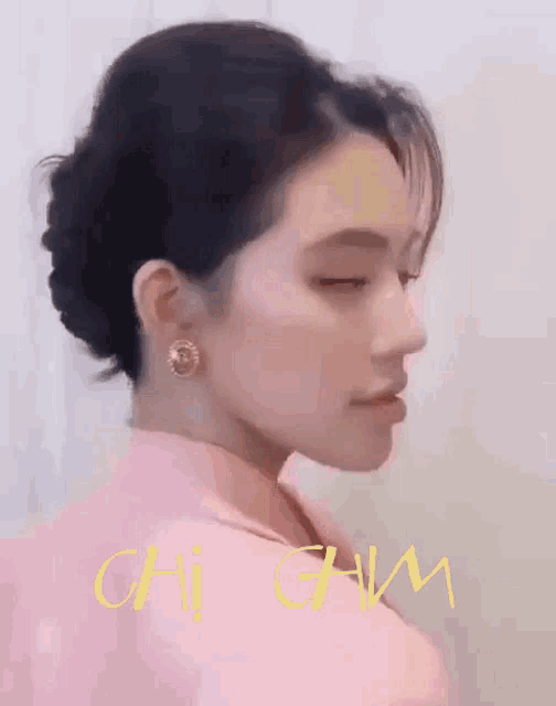 a close up of a woman 's face with the word chi written on the bottom right