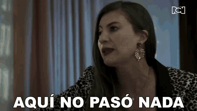 a woman in a leopard print jacket says aqui no pasó nada