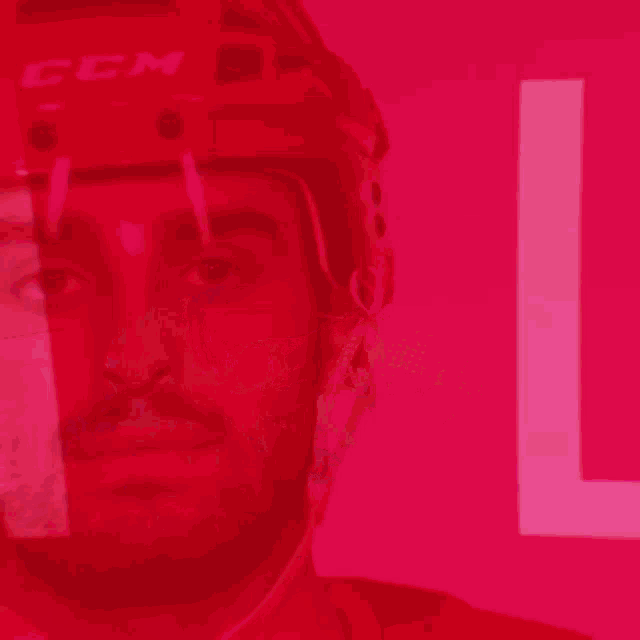 a red background with white letters that say goal
