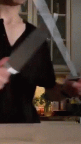 Aidan Gallagher Knife Aidan Knife GIF - Aidan Gallagher Knife Aidan Knife Mary T3 GIFs
