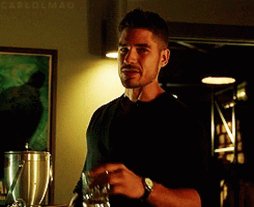 Seth Gecko Dj Cotrona GIF - Seth Gecko Dj Cotrona Drinking Whisky GIFs