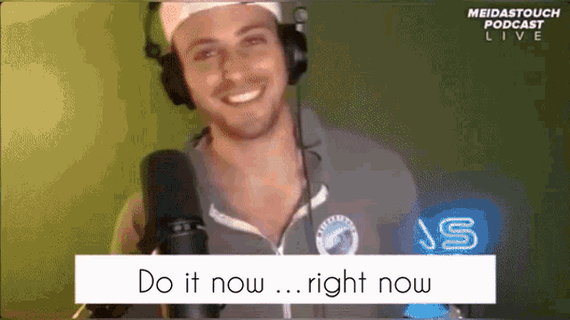 a man wearing headphones and a shirt that says ' meidastouch podcast live '