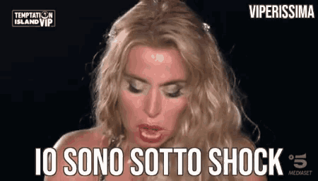 a close up of a woman 's face with the words `` io sono sotto shock '' written above her .