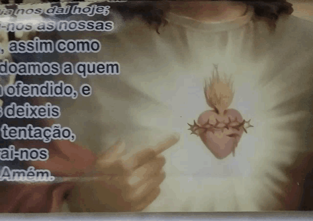 a picture of jesus with the words " assim como doamos a quem " below it