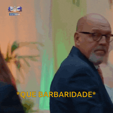 a man in a suit and tie says que barbaridade on the screen