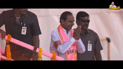 a man wearing a pink shirt that says brsa