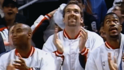 Clapping Bill Wennington GIF - Clapping Bill Wennington Chicago Bulls GIFs