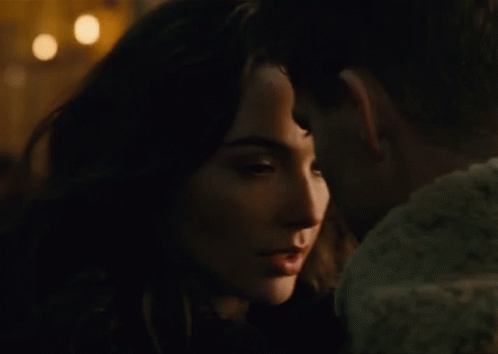 Looking At Each Other GIF - Wonder Woman Wonder Woman Movie Love GIFs