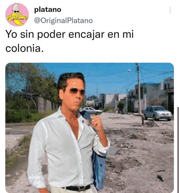 a man in a white shirt and sunglasses is standing on a dirt road with the words yo sin poder encajar en mi colonia