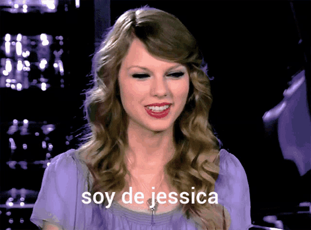 a woman says soy de jessica in spanish