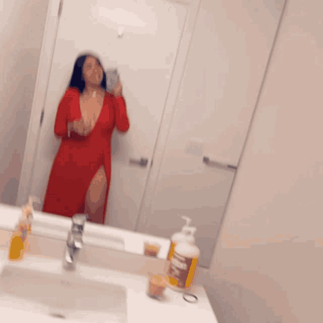 Cheers To All That Ill Drink Bathroom GIF - Cheers To All That Ill Drink Bathroom Selfie GIFs