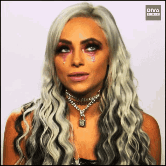 a woman with tears on her face is featured in a diva magazine ad