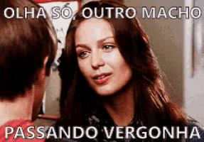 a man and a woman are looking at each other with a caption that says passando vergonha