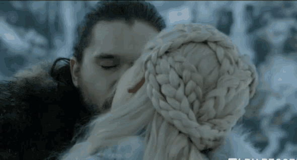 Kiss Daenerys GIF - Kiss Daenerys Jon Snow GIFs