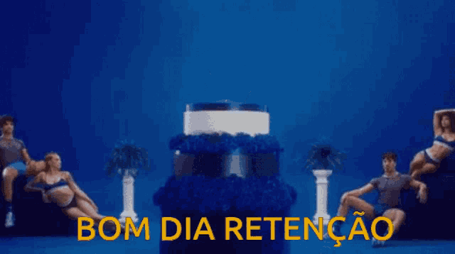a woman is standing on top of a cake with the words bom dia retencao below her