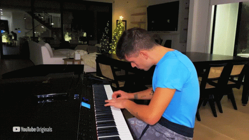 Pianist Rudy Mancuso GIF - Pianist Rudy Mancuso Hello2021a New Years Eve Celebration GIFs