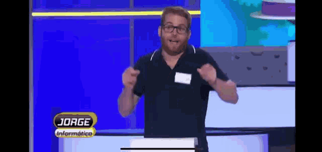 a man with a beard and glasses is on a television show called jorge informatica