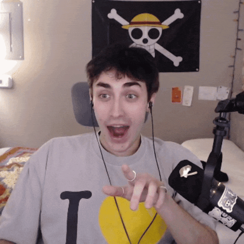 a man wearing a t-shirt with the letter t on it