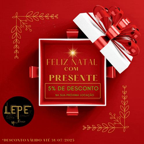 feliz natal com presente is written in gold on a red background