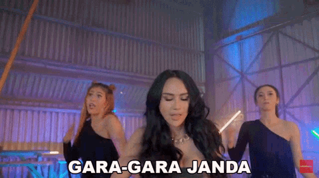 a video of a woman dancing with the words gara-gara jada written below her