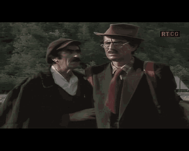 two men are standing next to each other with the words de je nade ovako sarenu written in red