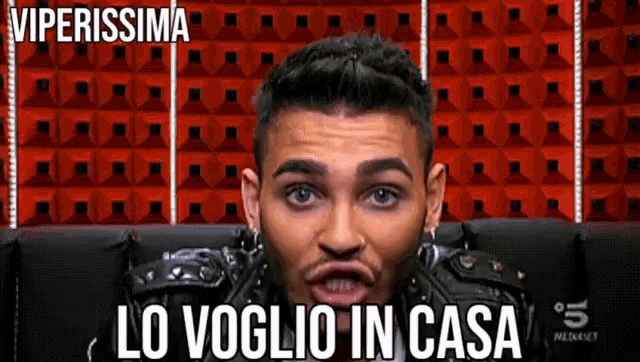 a man in a leather jacket is making a funny face with the words viperissima lo voglio in casa above him