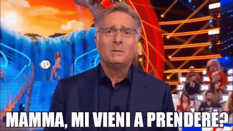 Mamma Mi Vieni A Prendere Vienimiaprendere GIF - Mamma Mi Vieni A Prendere Vienimiaprendere Paolobonolis GIFs