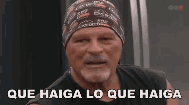 a man wearing a bandana with the words que haiga lo que haiga written on it