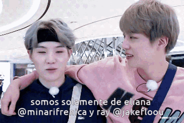 two young men are hugging each other with the caption somos solamente de eliana @minarifrenica y ray @jakefloodu