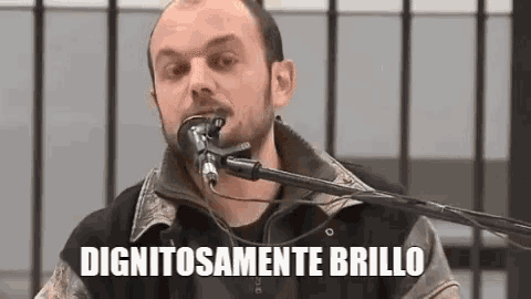a man is singing into a microphone with the words dignitosamente brillo written above him .