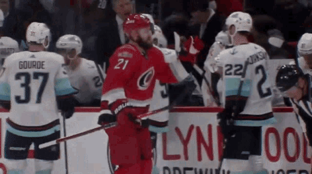 a hockey player wearing the number 21 on his jersey