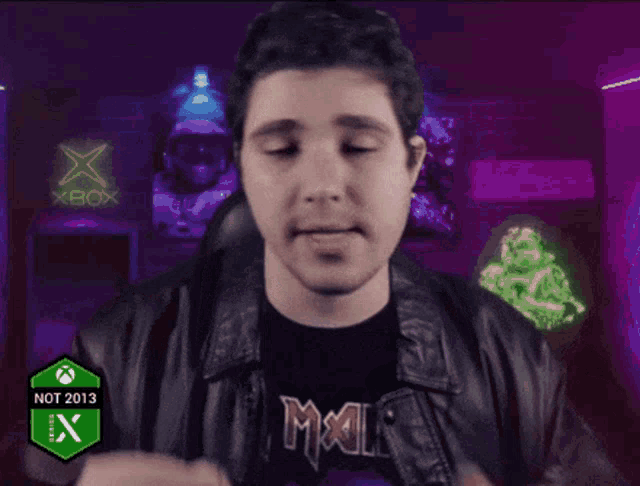 a man is wearing a black shirt that says mx1