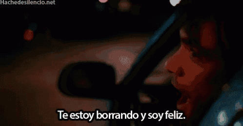 a man in a car says " te estoy borrando y soy feliz " in spanish