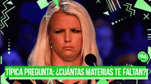 britney spears is giving a speech in front of a microphone with the words tipica pregunta written above her