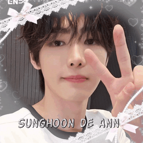 a young man giving a peace sign with the name sunghoon de ann above him
