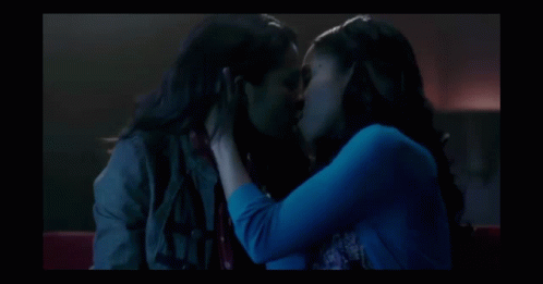 Lesbian Emily GIF - Lesbian Emily Kiss GIFs