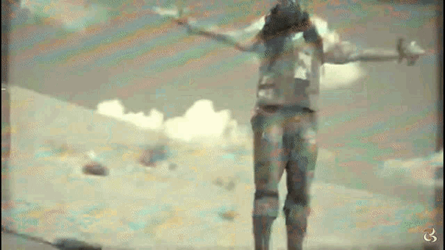 a blurry picture of a person with the letter g on the bottom