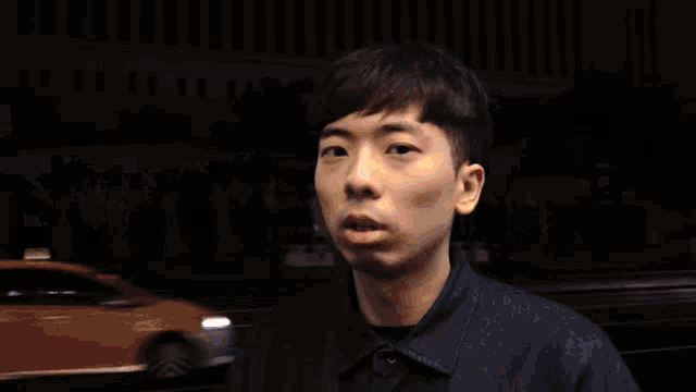 a blurry picture of a person with chinese writing