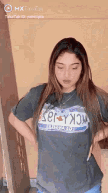 a woman is wearing a t-shirt that says ' sery ' on it