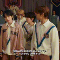 a group of young men standing next to each other with the words sion a las q disen que es suyo