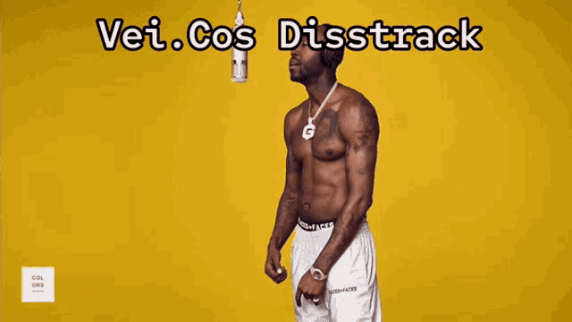 a man is standing on a red mat in front of a yellow wall with the words " vei cos distrack " written above him