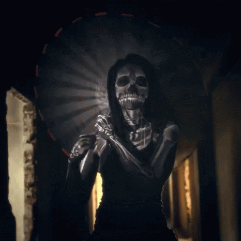 Mujer Voltiando La Sombrilla GIF - Tattoo Skeleton Umbrella GIFs