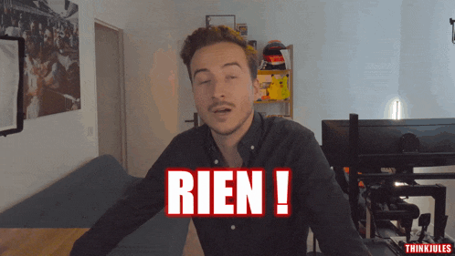 a man in a black shirt with the word rien on his chest