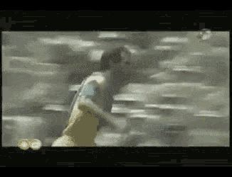 a blurry picture of a man in a yellow and blue jersey