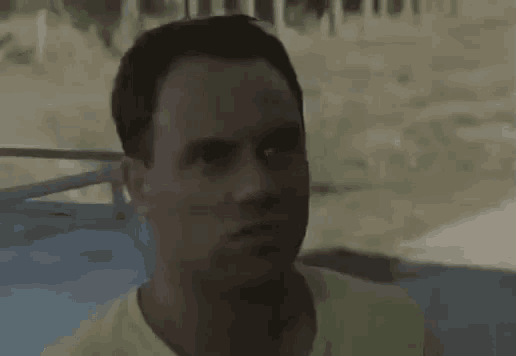 a man says in che senso while looking at something
