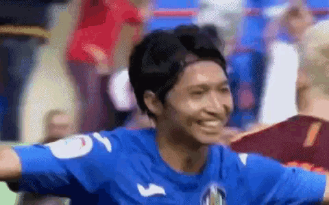 a soccer player wearing a blue jersey with the number 5 on the front