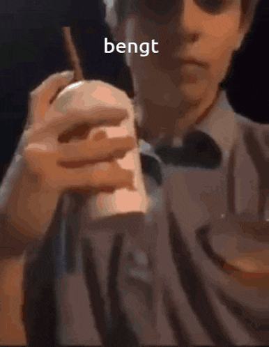 a blurry picture of a man with the word bengt on the bottom right