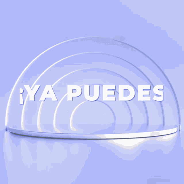 a woman wearing a blue hat and a blue jacket is laughing with the words perfecta para compras internacionales below her